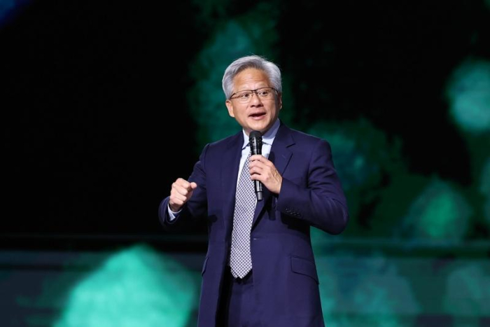 젠슨 황 &quot;엔비디아 GPU 대체 불가&quot;···시장 경쟁 자신감