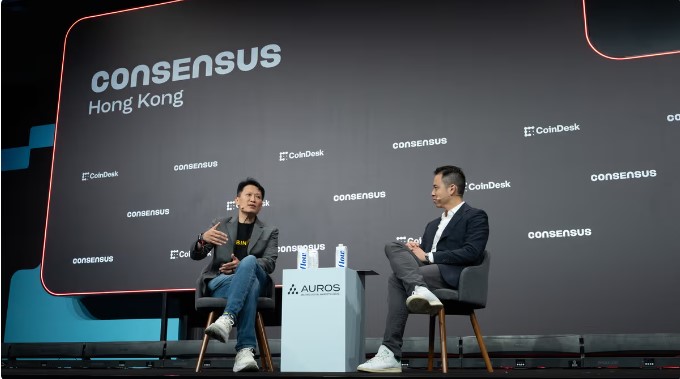 바이낸스 공동 CEO 리처드 텡 (왼쪽)과 컨센서스 의장 마이클 라우 <br />
「사진=코인데스크(CoinDesk)」