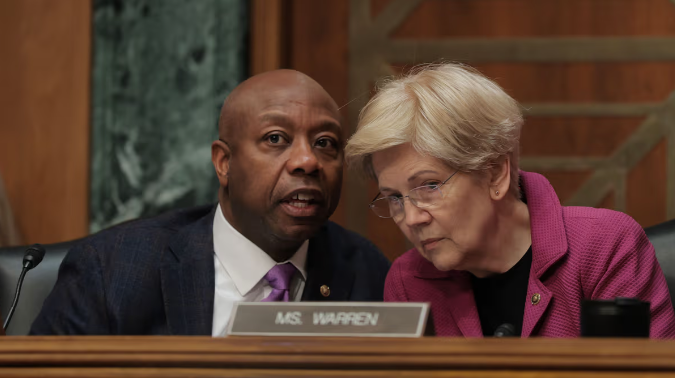 팀 스콧(Tim Scott) 공화당 상원의원과 엘리자베스 워렌(Elizabeth Warren) 민주당 수석의원 <br />
사진= 게티이미지(Getty Images)